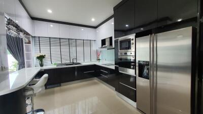 Contemporary House for Sale in Na Jomtien