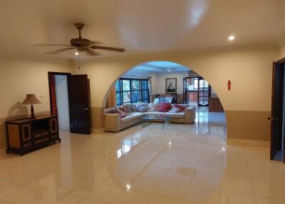 East Pattaya 5 Bedrooms House for Sale