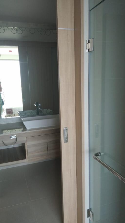 Unfurnished in Riviera Jomtien Condo for Sale