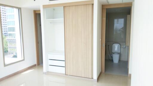 Riviera Wongamat Unfurnished Condo for Sale