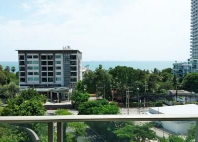 Riviera Wongamat Unfurnished Condo for Sale