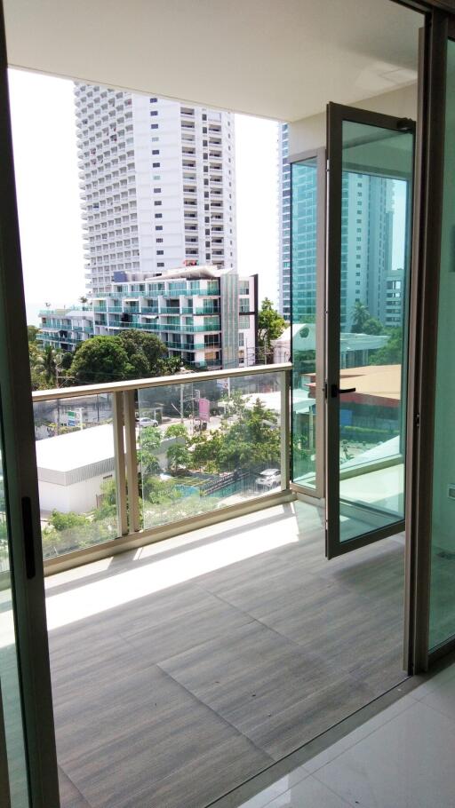 Riviera Wongamat Unfurnished Condo for Sale