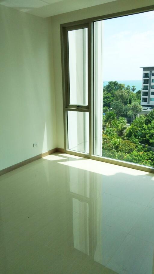 Riviera Wongamat Unfurnished Condo for Sale