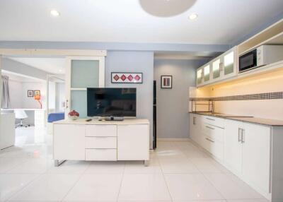 Spacious 1 bedroom apartment to rent : Doi Ping Mansion