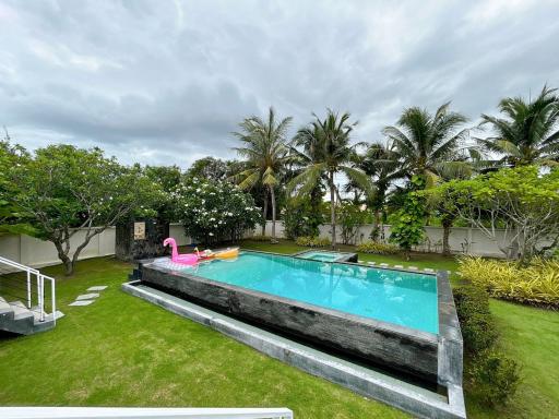 Luxury 4 Bedroom Pool Villa on Large Land Plot