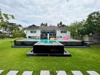 Luxury 4 Bedroom Pool Villa on Large Land Plot