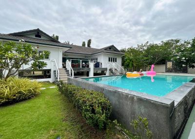 Luxury 4 Bedroom Pool Villa on Large Land Plot