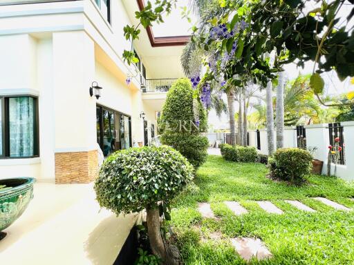 บ้าน ขาย 4 ห้องนอน 250 ตร.ม. ที่ดิน 504 m² ใน  Baan Dusit, Pattaya