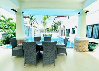 บ้าน ขาย 4 ห้องนอน 250 ตร.ม. ที่ดิน 504 m² ใน  Baan Dusit, Pattaya