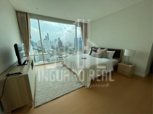 For Rent 2 Bed Pet Friendly Condo Fullerton Sukhumvit close to BTS Ekamai / Thonglor