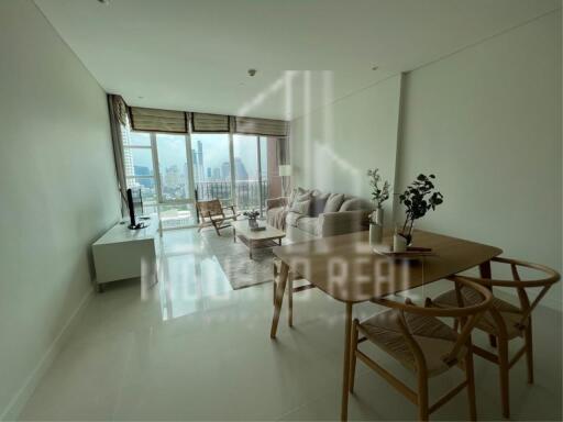 For Rent 2 Bed Pet Friendly Condo Fullerton Sukhumvit close to BTS Ekamai / Thonglor