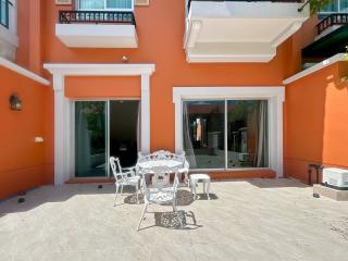 Boulevard Tuscany : 2 Bedroom Townhouse In Cha Am