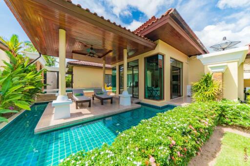 4 Bedroom Pool Villa Walking Distance to Bangtao Beach