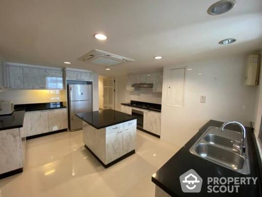 4-BR Apt. near MRT Sukhumvit