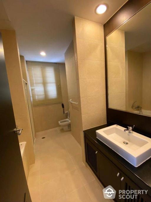 2-BR Apt. near MRT Sukhumvit