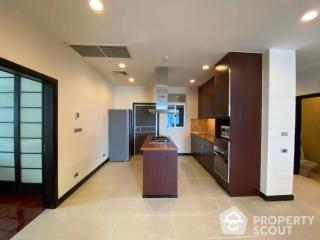 2-BR Apt. near MRT Sukhumvit