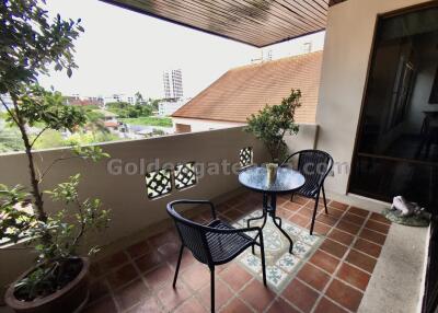 Spacious 3-Bedrooms, 3-Bathrooms with Balconies - Sukhumvit Phrom Phong BTS