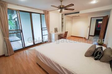 Family-Friendly 3-Bedrooms with balconies - Phrom Phong BTS