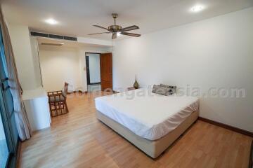 Family-Friendly 3-Bedrooms with balconies - Phrom Phong BTS