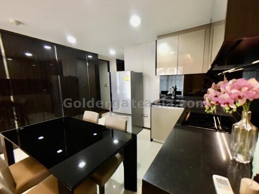 Quiet modern 2-Bedrooms condo close to BTS Ekkamai