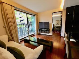 Quiet modern 2-Bedrooms condo close to BTS Ekkamai