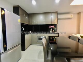 Quiet modern 2-Bedrooms condo close to BTS Ekkamai