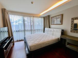 Quiet modern 2-Bedrooms condo close to BTS Ekkamai