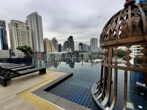 Quiet modern 2-Bedrooms condo close to BTS Ekkamai