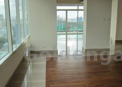 4-Bedrooms Condominium on High Floor - Baan Ratchadamri