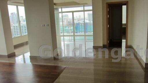 4-Bedrooms Condominium on High Floor - Baan Ratchadamri