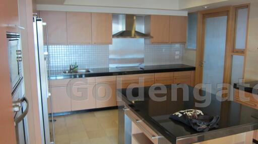 4-Bedrooms Condominium on High Floor - Baan Ratchadamri