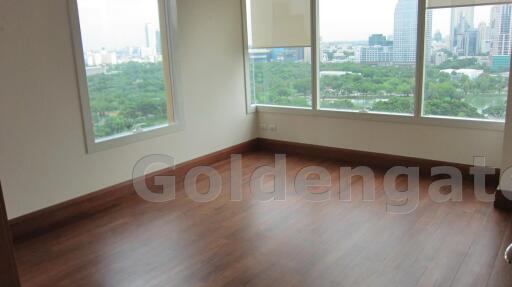 4-Bedrooms Condominium on High Floor - Baan Ratchadamri