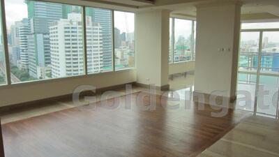 4-Bedrooms Condominium on High Floor - Baan Ratchadamri