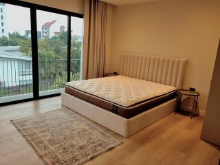 HOUSE  3 Bedrooms 3 Bathrooms Size 350sqm. Ekkamai for Rent 250,000 THB