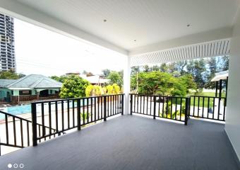 4 bedroom pool villa only 100 meters from the beach - price 8,200,000 THB