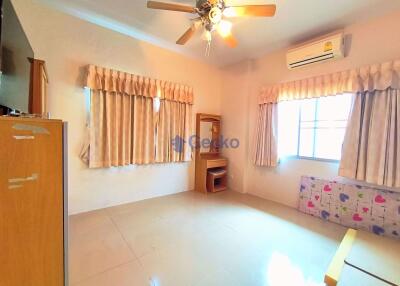 3 Bedrooms House in Chokchai Garden Homes 2 East Pattaya H011049