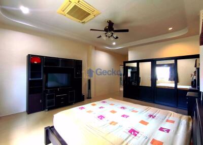 3 Bedrooms House in Chokchai Garden Homes 2 East Pattaya H011049