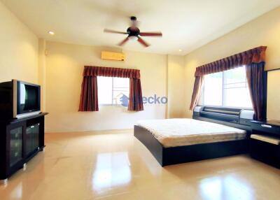 3 Bedrooms House in Chokchai Garden Homes 2 East Pattaya H011049