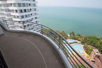 2 Bedrooms Condo in Royal Cliff Garden Pratumnak C010617