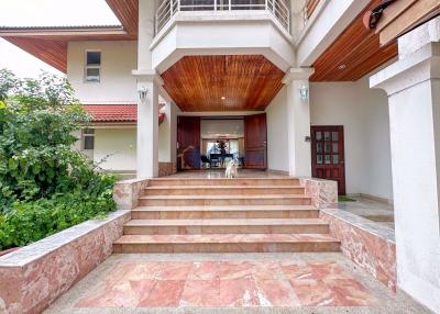 5 Bedrooms House in Burapha Golf club Siracha H011050