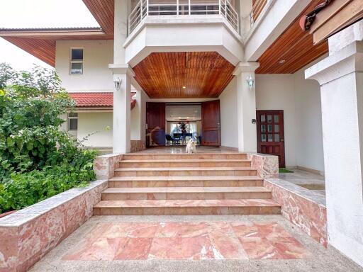 5 Bedrooms House in Burapha Golf club Siracha H011050