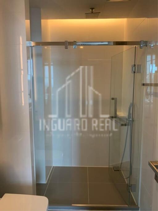 For Rent 1 Bed Condo The Room Sukhumvit 69 very close to BTS Phra Khanong