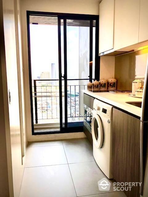 Studio Condo at Urbano Absolute near BTS Krung Thon Buri