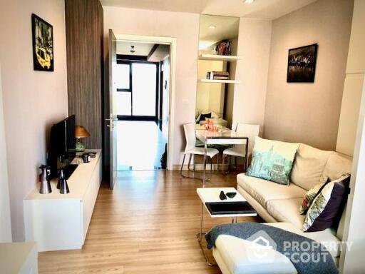 Studio Condo at Urbano Absolute near BTS Krung Thon Buri