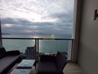 3 Bedrooms Condo in The Riviera Wong Amat Beach Wongamat C011195