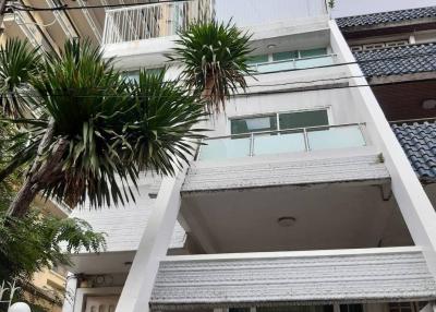 5-BR Townhouse near MRT Phetchaburi (ID 514283)