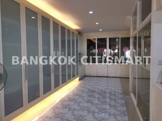 Townhouse at Baan Klang Krung Grande Vienna Rama 3 for sale