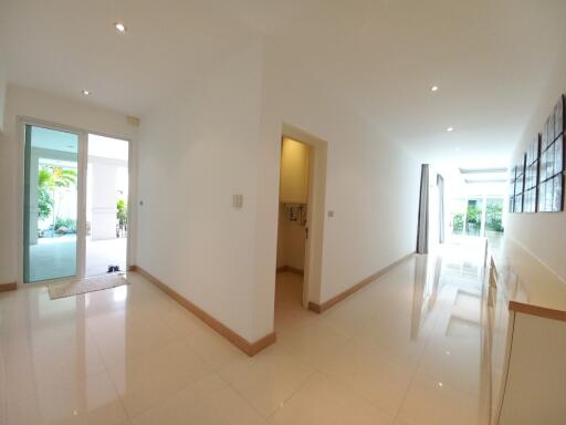 Luxury White House for Sale in East Pattaya