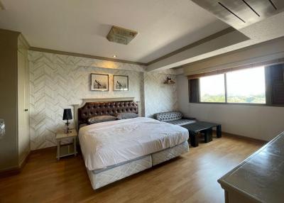 3 Bedroom Corner Condo Unit on Ninth Floor of Doi Ping Mansion