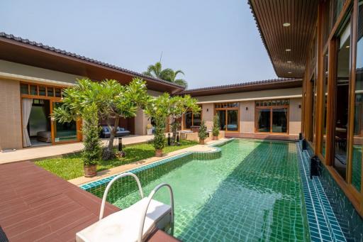 3 Bedroom Pool Villa in Saraphi